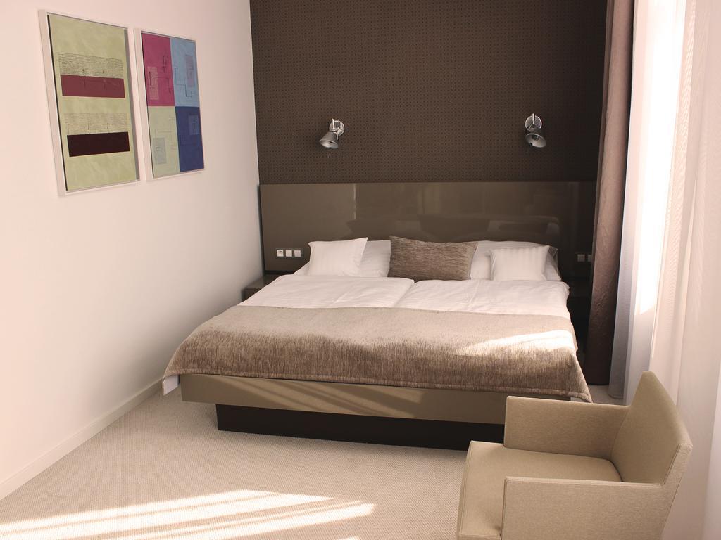 Hotel Lev Levice Rom bilde