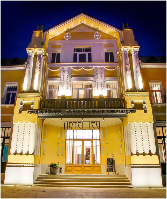 Hotel Lev Levice Eksteriør bilde